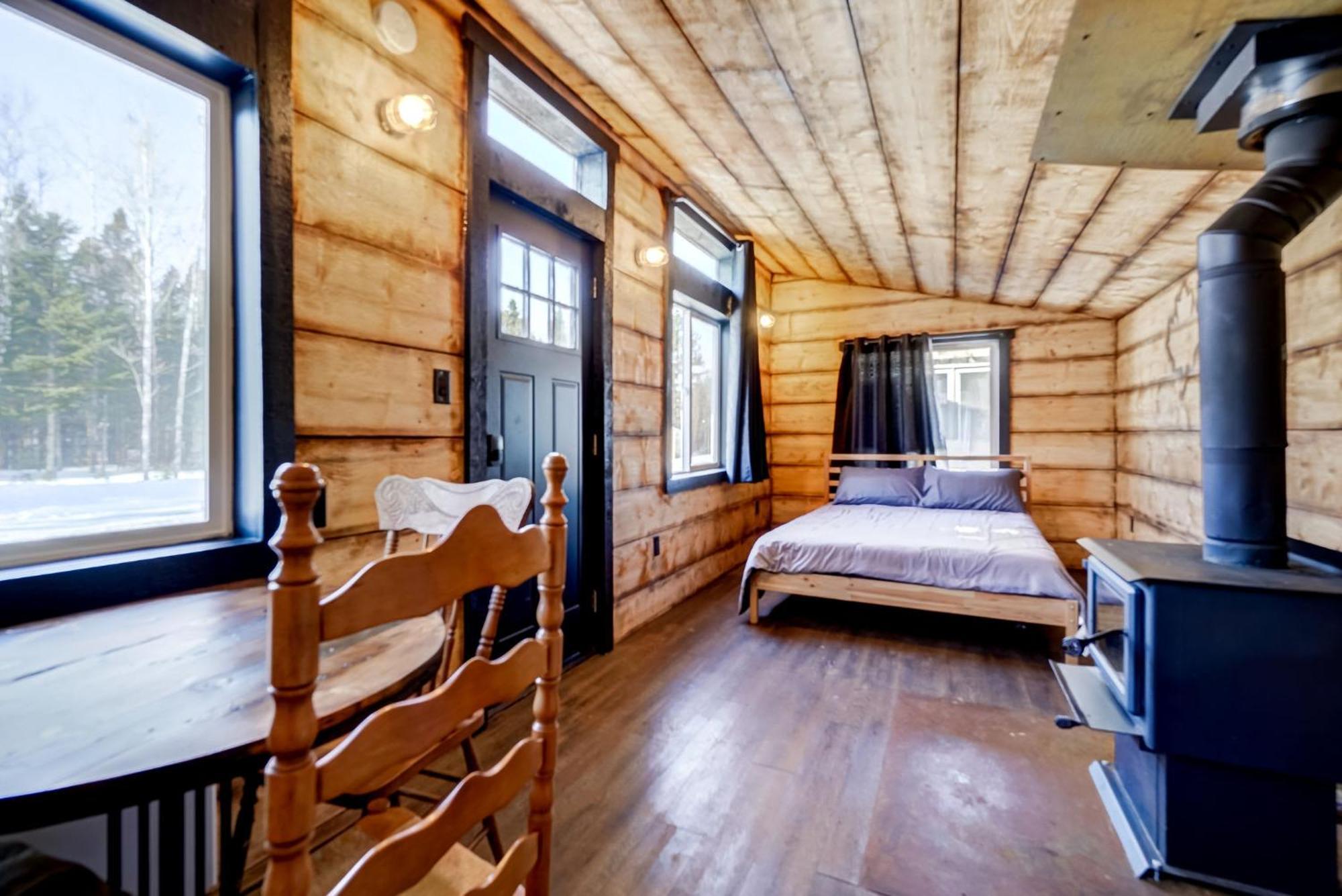 Your Cozy Cabin Retreat Saint-Remi-d'Amherst エクステリア 写真