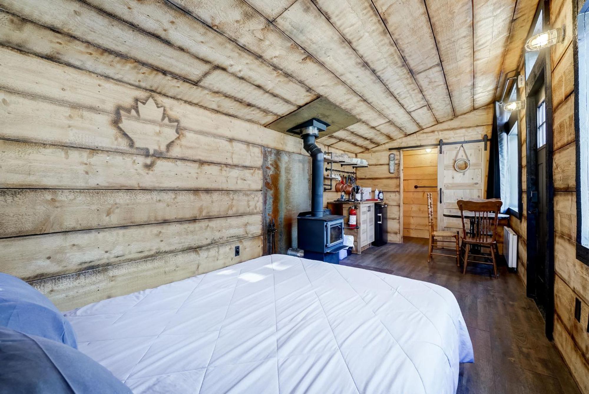 Your Cozy Cabin Retreat Saint-Remi-d'Amherst エクステリア 写真