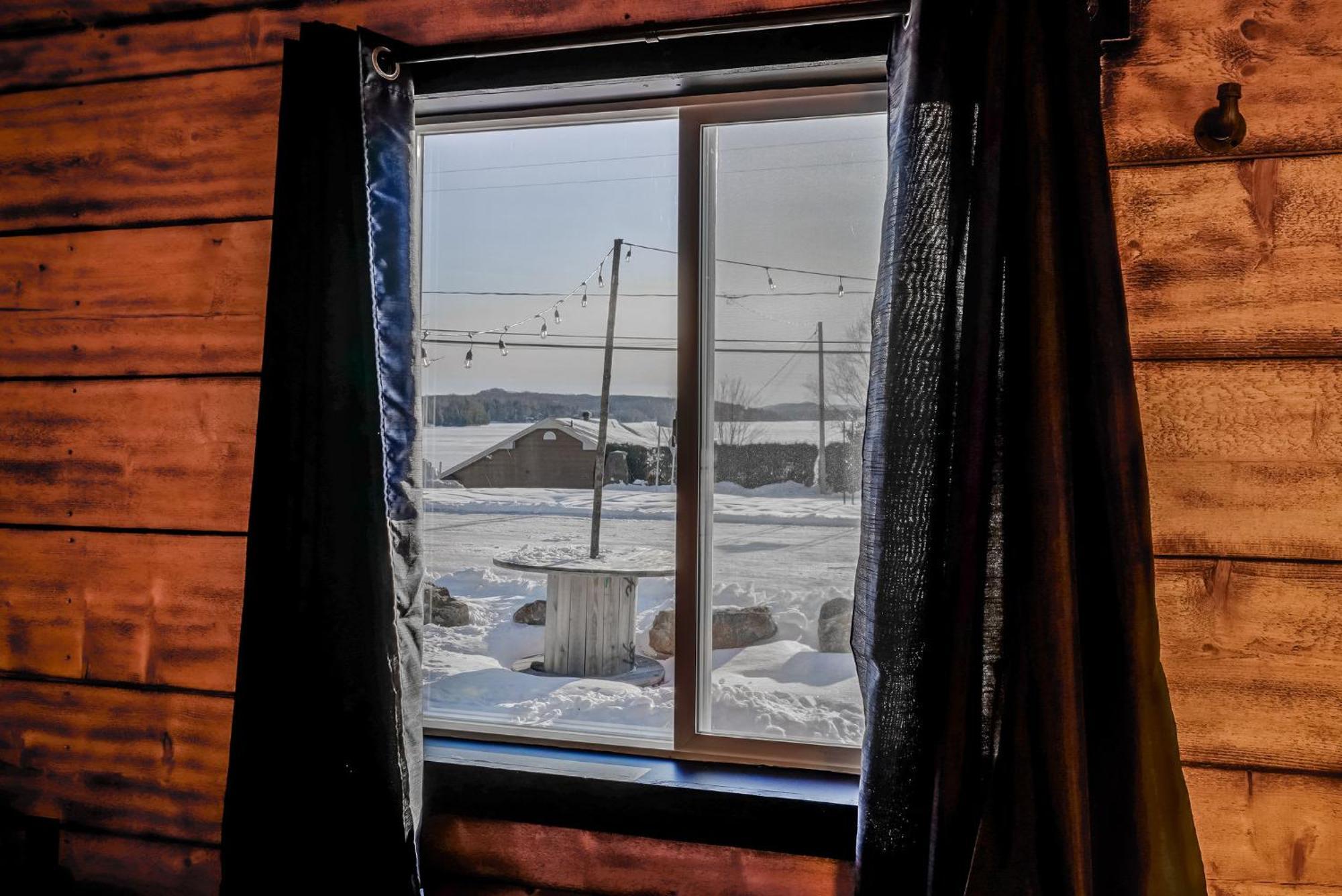 Your Cozy Cabin Retreat Saint-Remi-d'Amherst エクステリア 写真