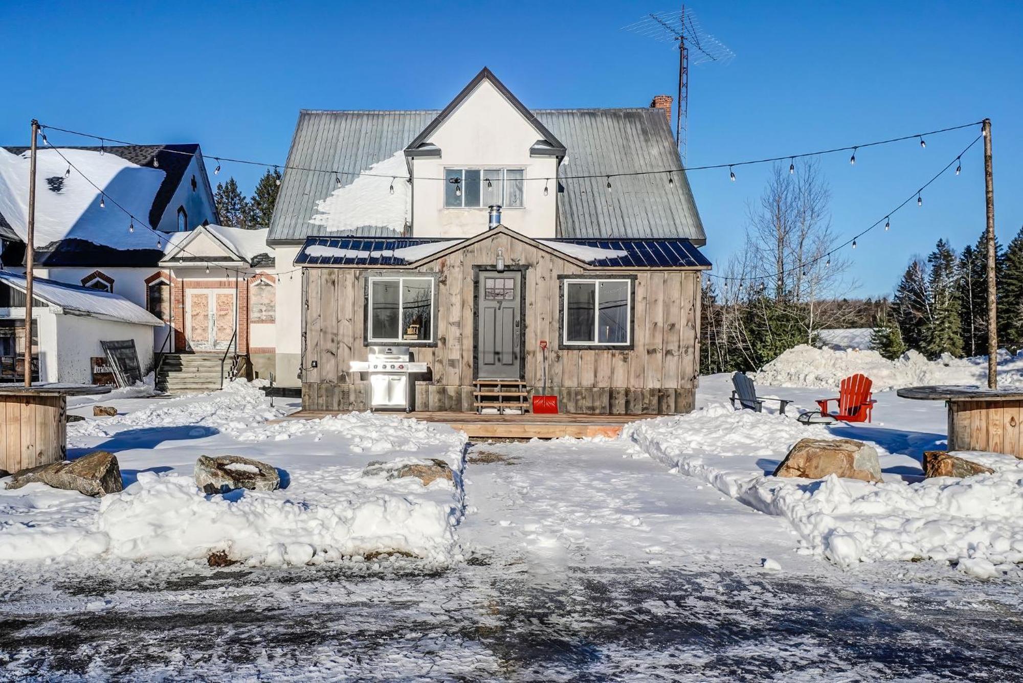Your Cozy Cabin Retreat Saint-Remi-d'Amherst エクステリア 写真