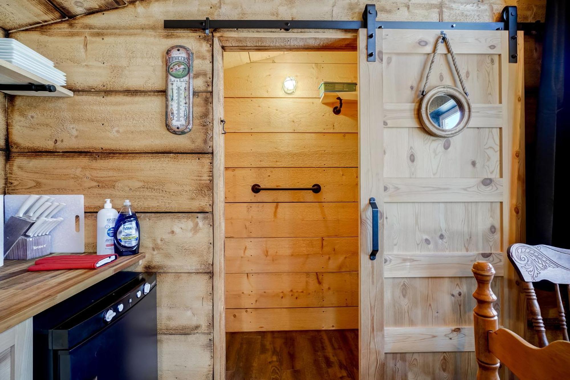 Your Cozy Cabin Retreat Saint-Remi-d'Amherst エクステリア 写真
