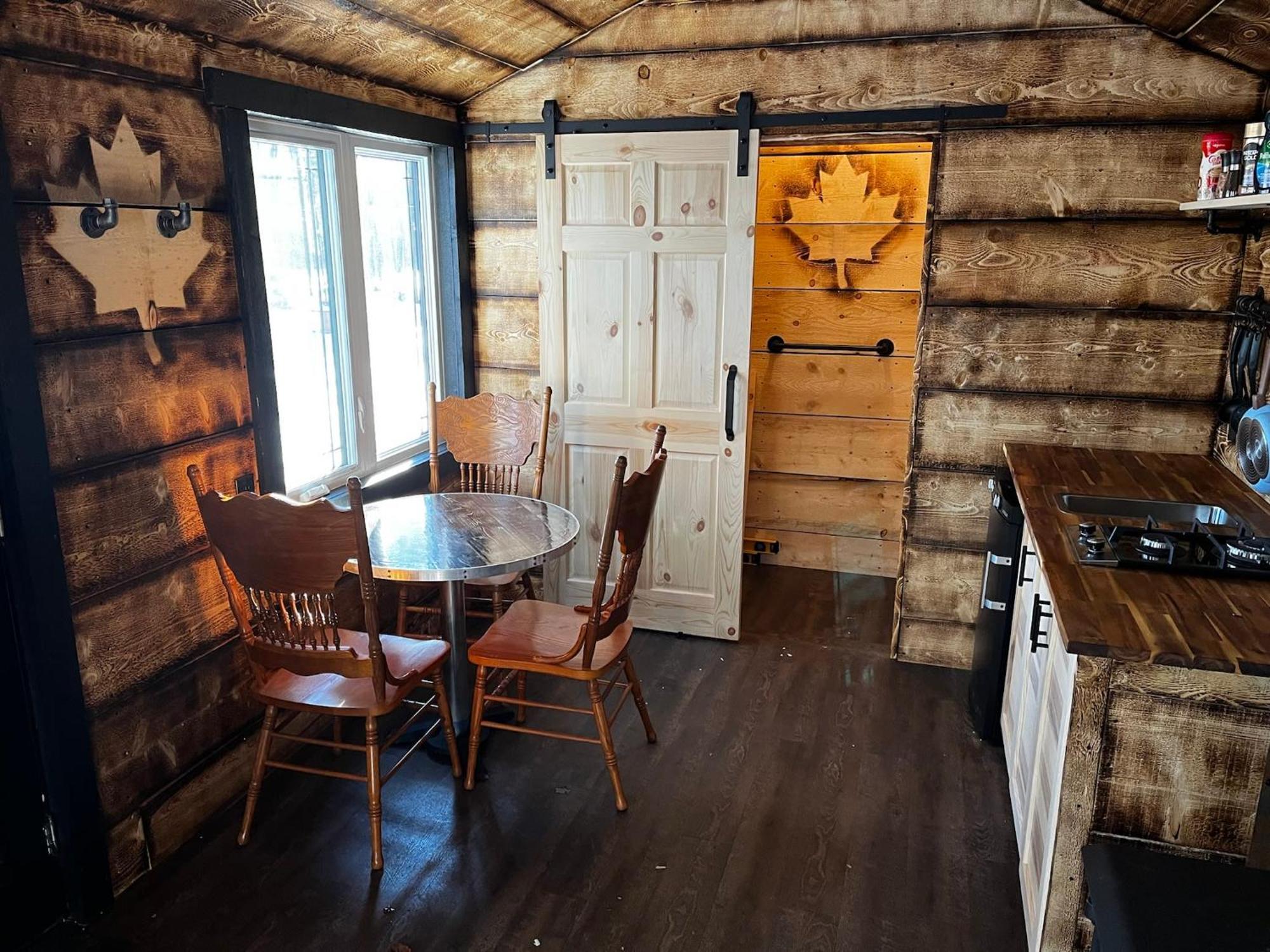 Your Cozy Cabin Retreat Saint-Remi-d'Amherst エクステリア 写真