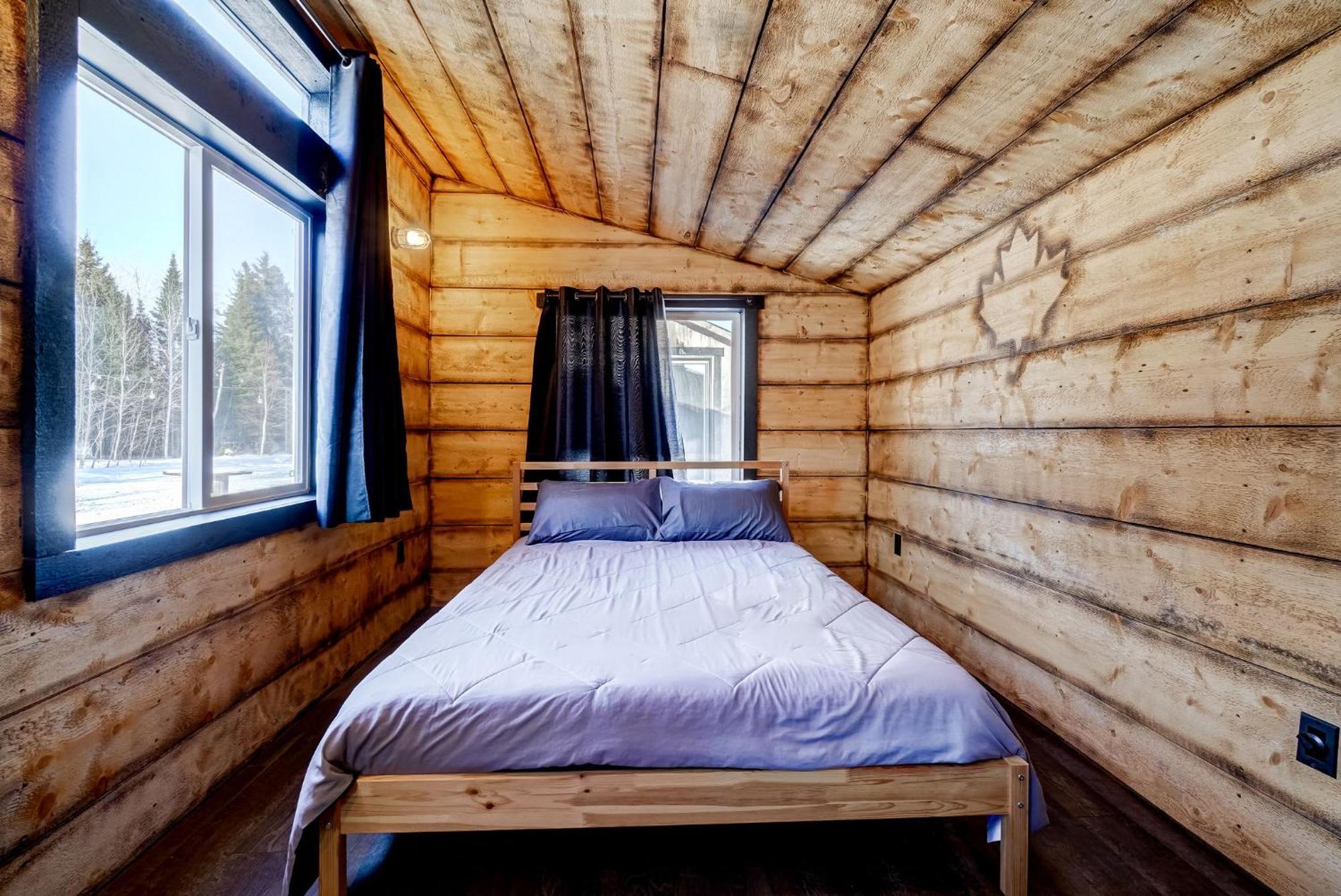 Your Cozy Cabin Retreat Saint-Remi-d'Amherst エクステリア 写真