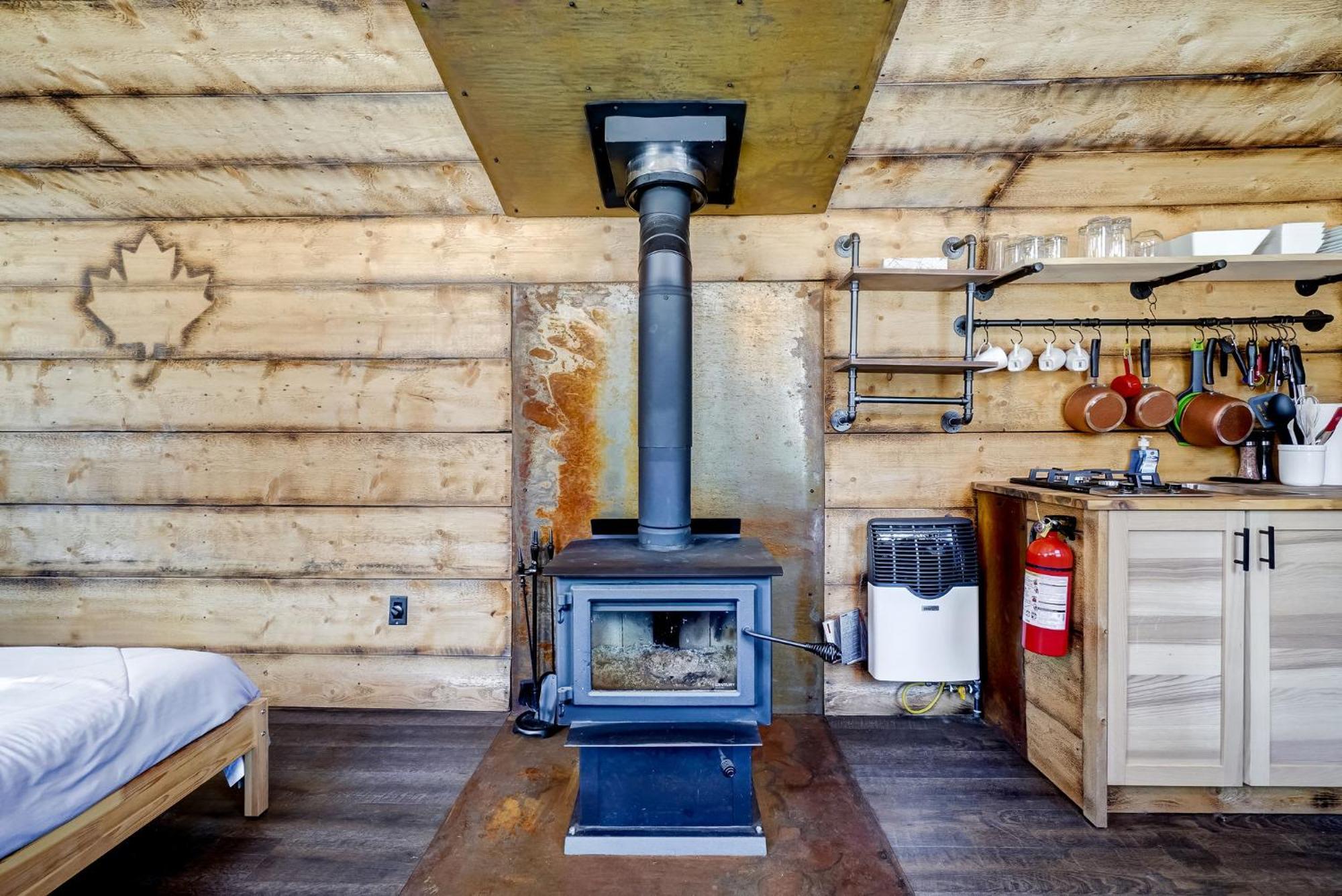Your Cozy Cabin Retreat Saint-Remi-d'Amherst エクステリア 写真